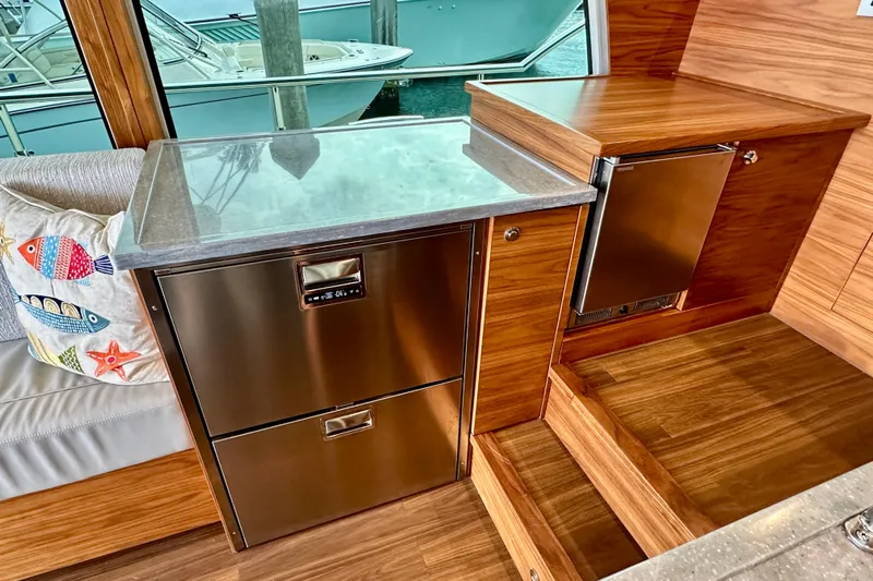 South Paws Yacht Photos Pics Outer Reef 62 SOUTH PAWS - Galley