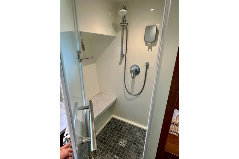 South Paws Yacht Photos Pics Outer Reef 62 SOUTH PAWS - Master Stateroom Ensuite Head