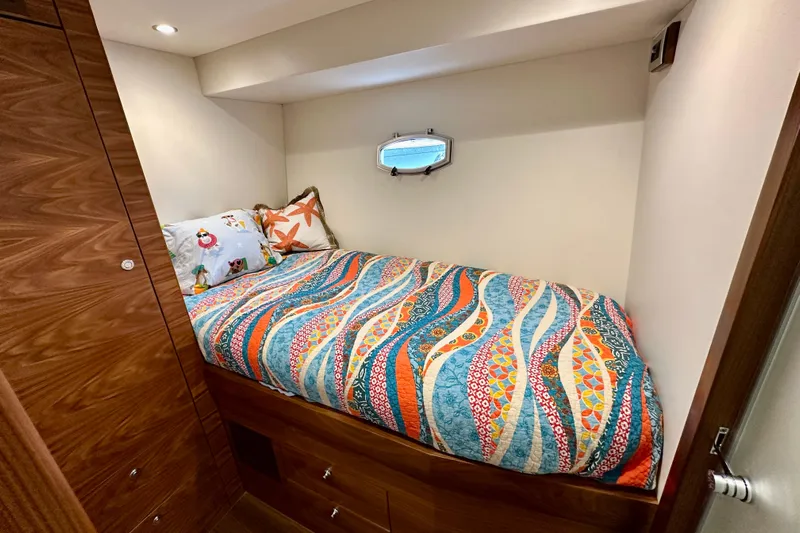 South Paws Yacht Photos Pics Outer Reef 62 SOUTH PAWS - Crew Quarters