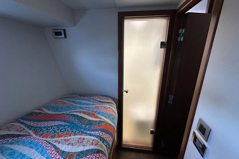 South Paws Yacht Photos Pics Outer Reef 62 SOUTH PAWS - Crew Quarters