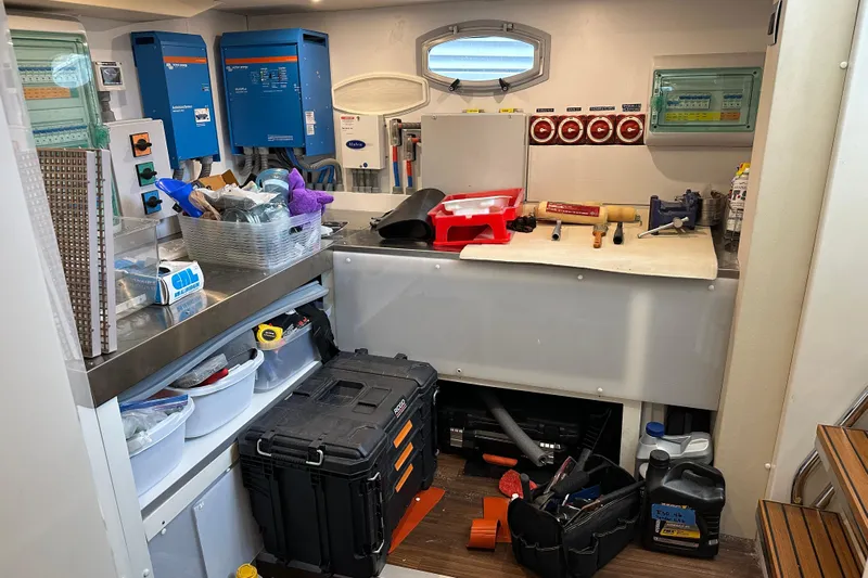 South Paws Yacht Photos Pics Outer Reef 62 SOUTH PAWS - Work Shop