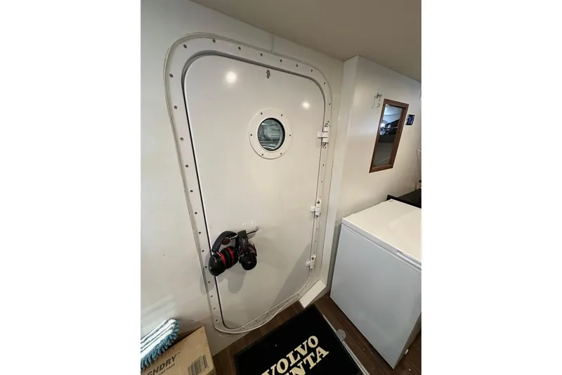 South Paws Yacht Photos Pics Outer Reef 62 SOUTH PAWS - Engine Room