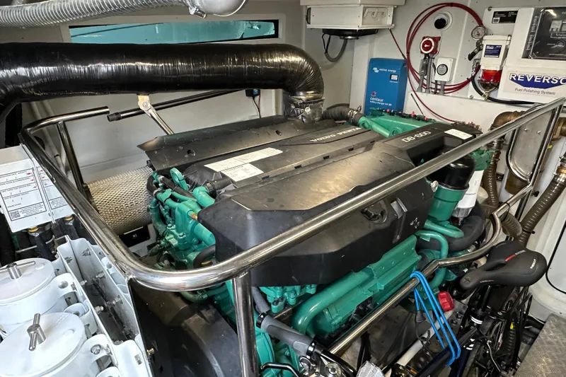 South Paws Yacht Photos Pics Outer Reef 62 SOUTH PAWS - Engine Room