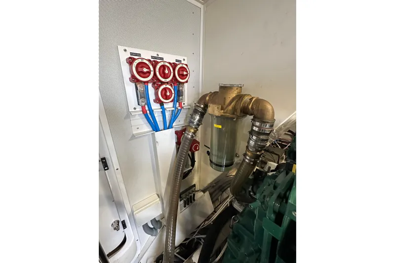 South Paws Yacht Photos Pics Outer Reef 62 SOUTH PAWS - Engine Room