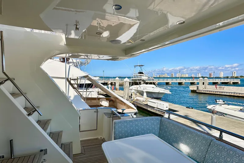 South Paws Yacht Photos Pics Outer Reef 62 SOUTH PAWS - Main Deck Aft