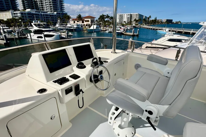 South Paws Yacht Photos Pics Outer Reef 62 SOUTH PAWS - Fly Bridge Helm