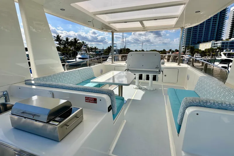 South Paws Yacht Photos Pics Outer Reef 62 SOUTH PAWS - Fly Bridge