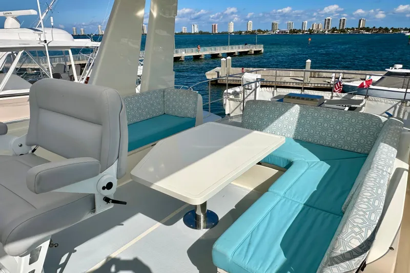 South Paws Yacht Photos Pics Outer Reef 62 SOUTH PAWS - Fly Bridge