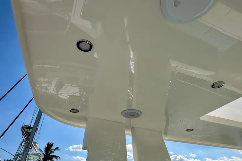 South Paws Yacht Photos Pics Outer Reef 62 SOUTH PAWS - Main Deck Aft