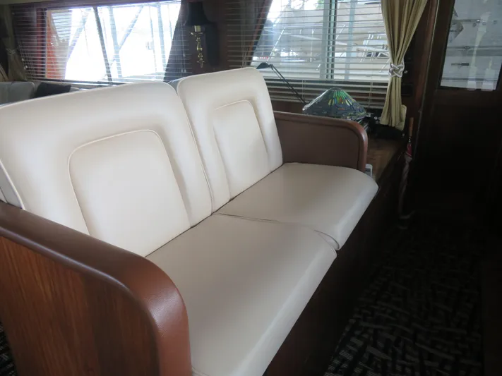 Rive' Gauche Yacht Photos Pics Interior of 1986 Hatteras 58 Motor Yacht with cream leather seating.