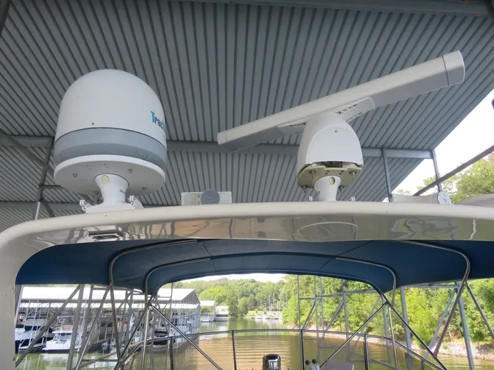 Rive' Gauche Yacht Photos Pics Radar and satellite equipment on 1986 Hatteras 58 Motor Yacht under covered dock.
