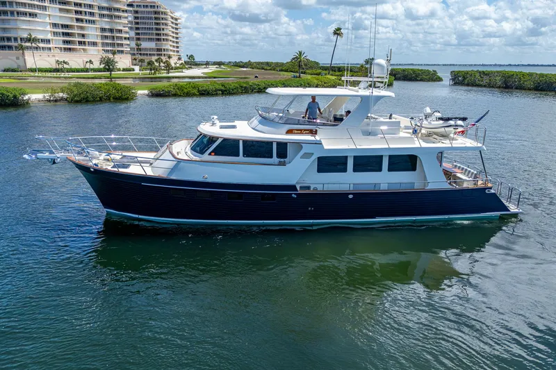 Diane Lynn Yacht Photos Pics 