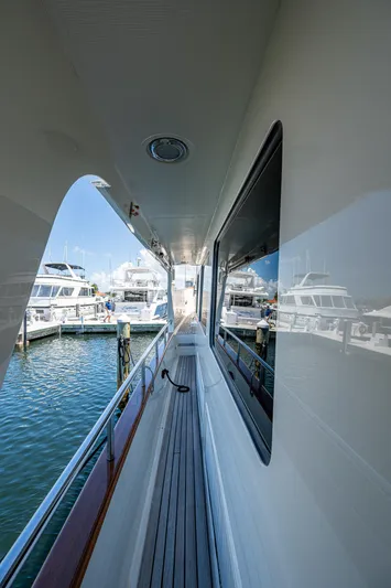 Diane Lynn Yacht Photos Pics 