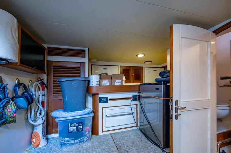 Diane Lynn Yacht Photos Pics 