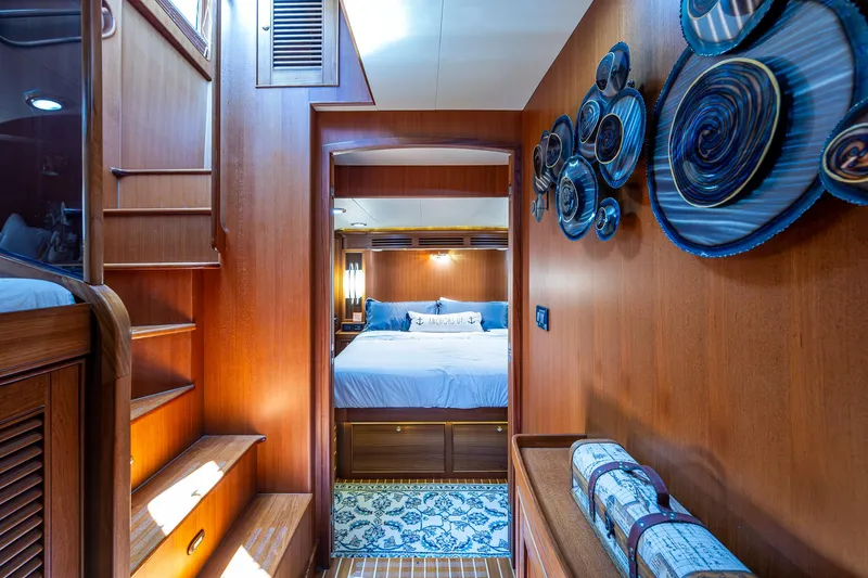 Diane Lynn Yacht Photos Pics 