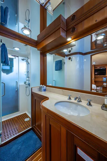 Diane Lynn Yacht Photos Pics 