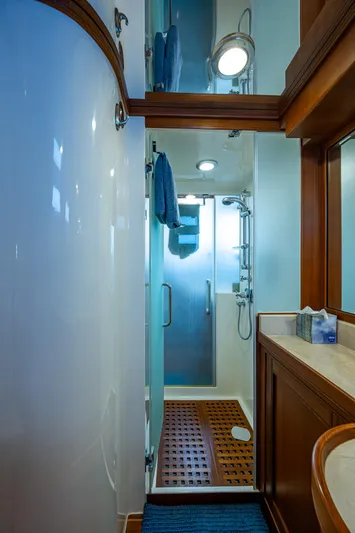 Diane Lynn Yacht Photos Pics 