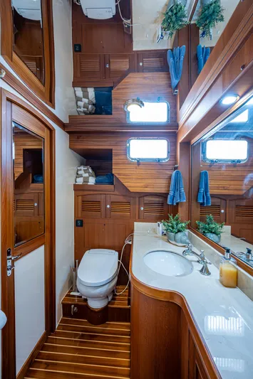 Diane Lynn Yacht Photos Pics 