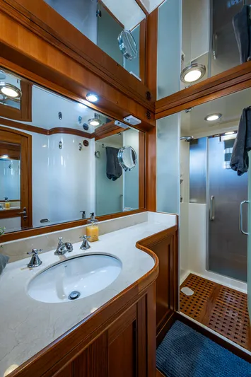 Diane Lynn Yacht Photos Pics 