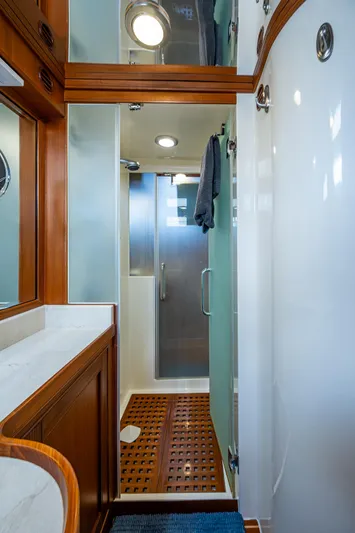 Diane Lynn Yacht Photos Pics 