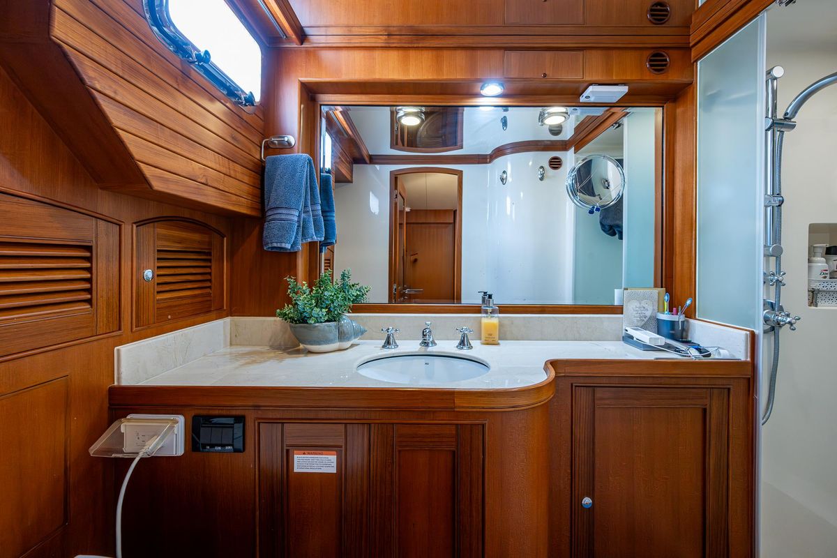 2012 Marlow 61 