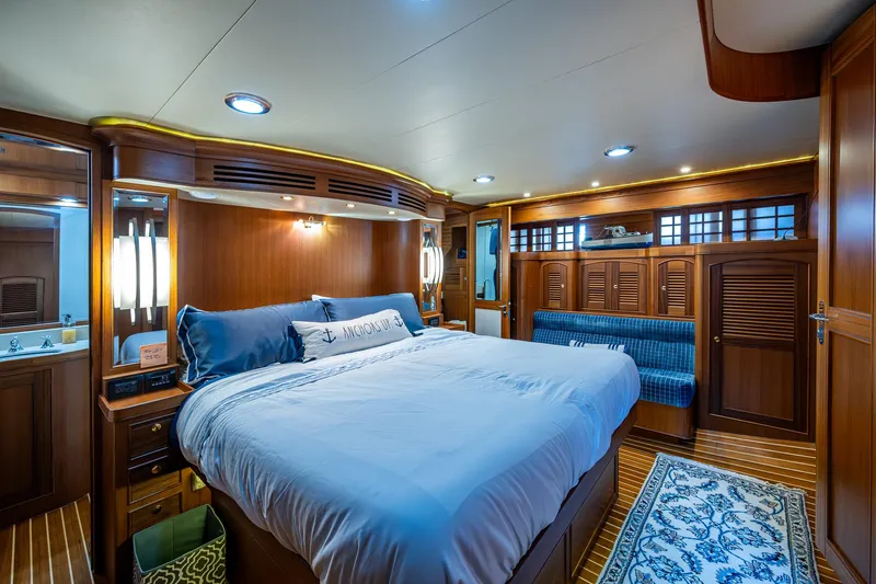 Diane Lynn Yacht Photos Pics 