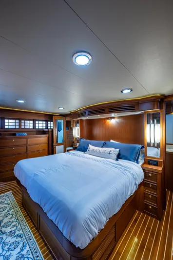 Diane Lynn Yacht Photos Pics 