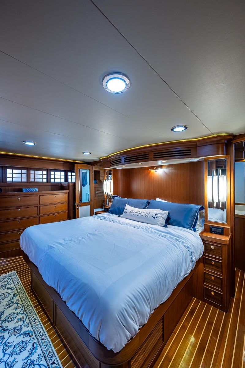 2012 Marlow 61 