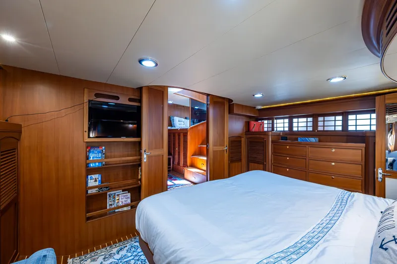 Diane Lynn Yacht Photos Pics 