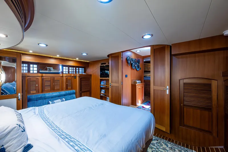 Diane Lynn Yacht Photos Pics 