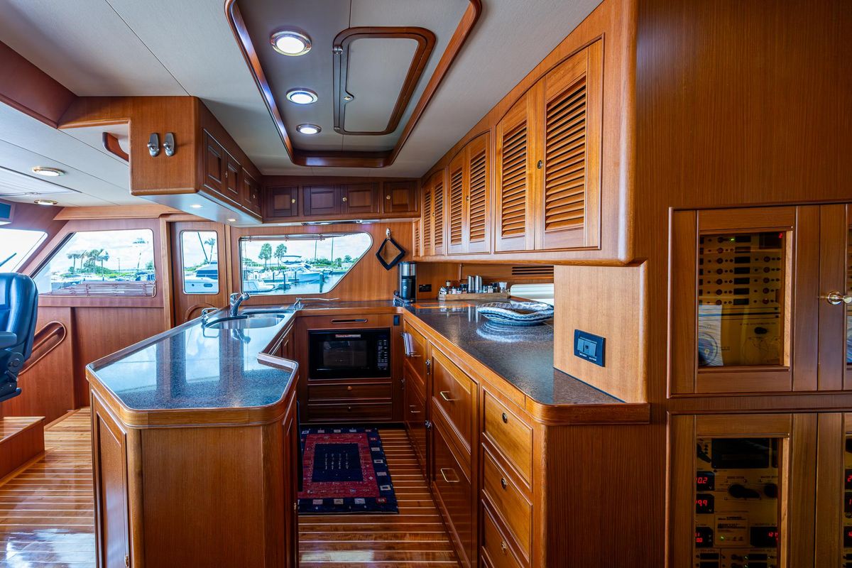 2012 Marlow 61 