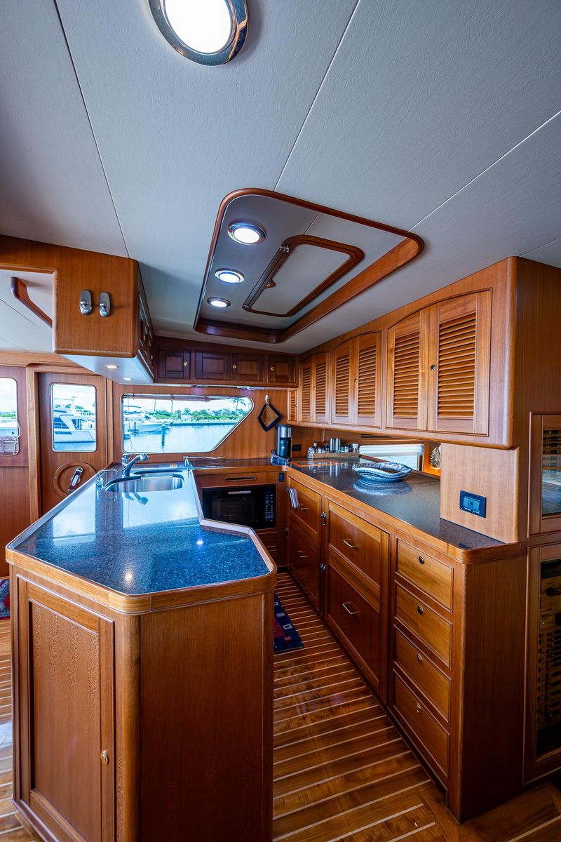 2012 Marlow 61 