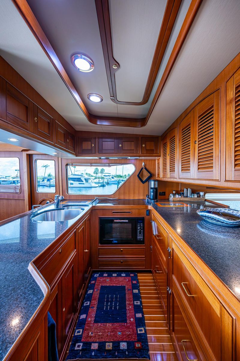 2012 Marlow 61 