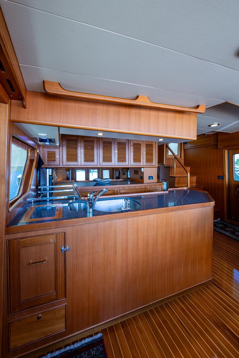 2012 Marlow 61 