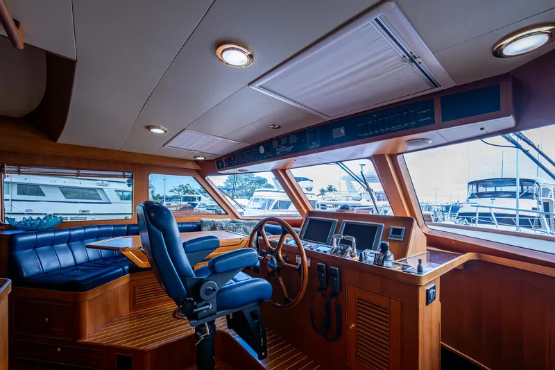 Diane Lynn Yacht Photos Pics 