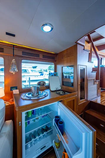 Diane Lynn Yacht Photos Pics 