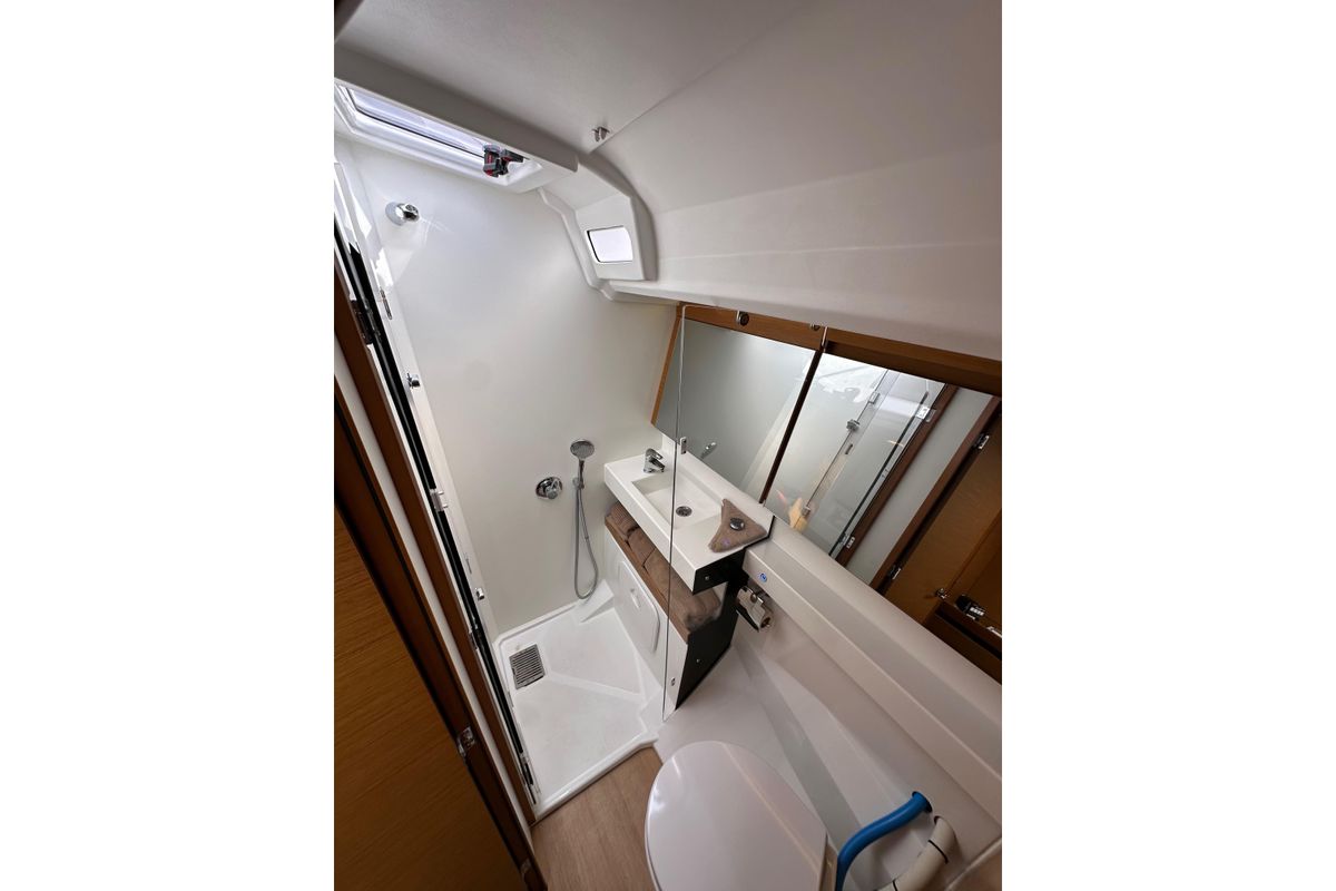 2019 Jeanneau 44 