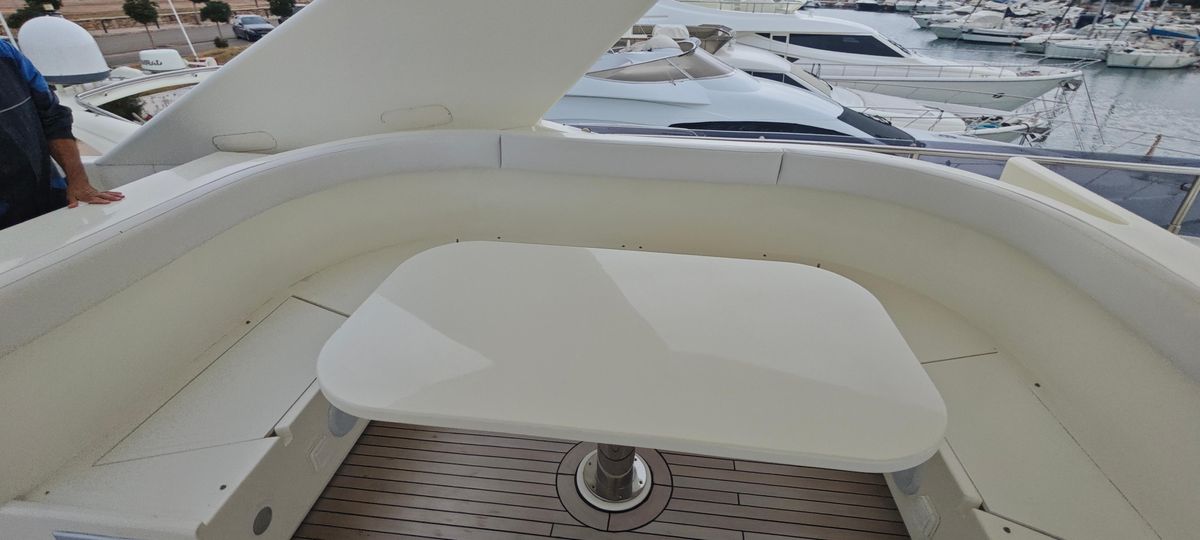 2009 Ferretti Yachts 83 