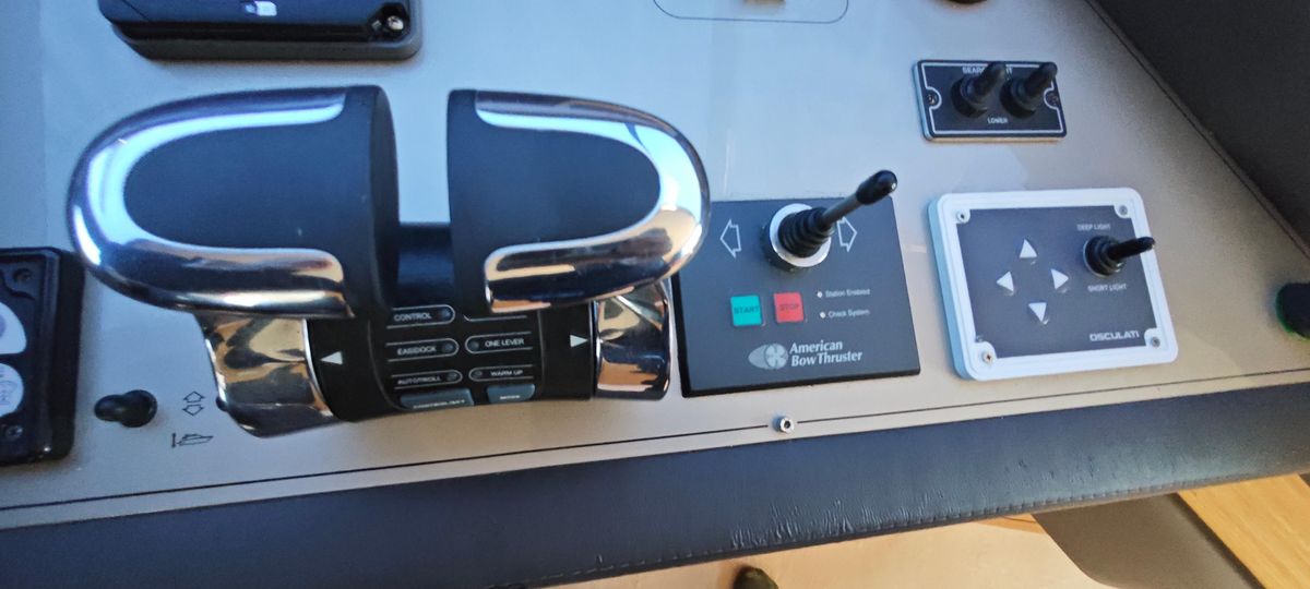 2009 Ferretti Yachts 83 