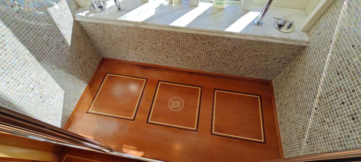 2009 Ferretti Yachts 83 