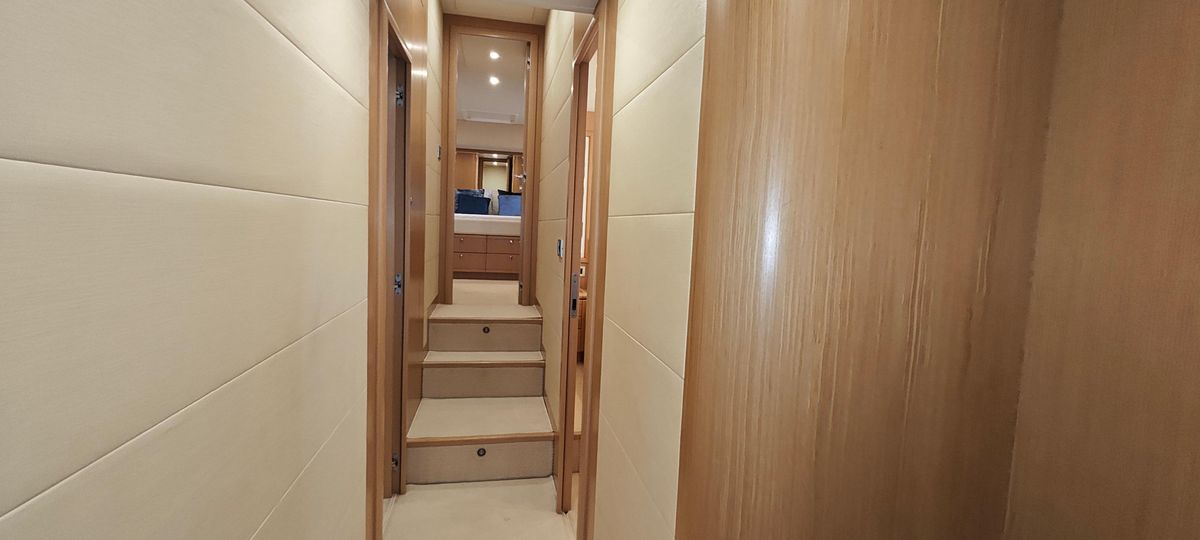 2009 Ferretti Yachts 83 