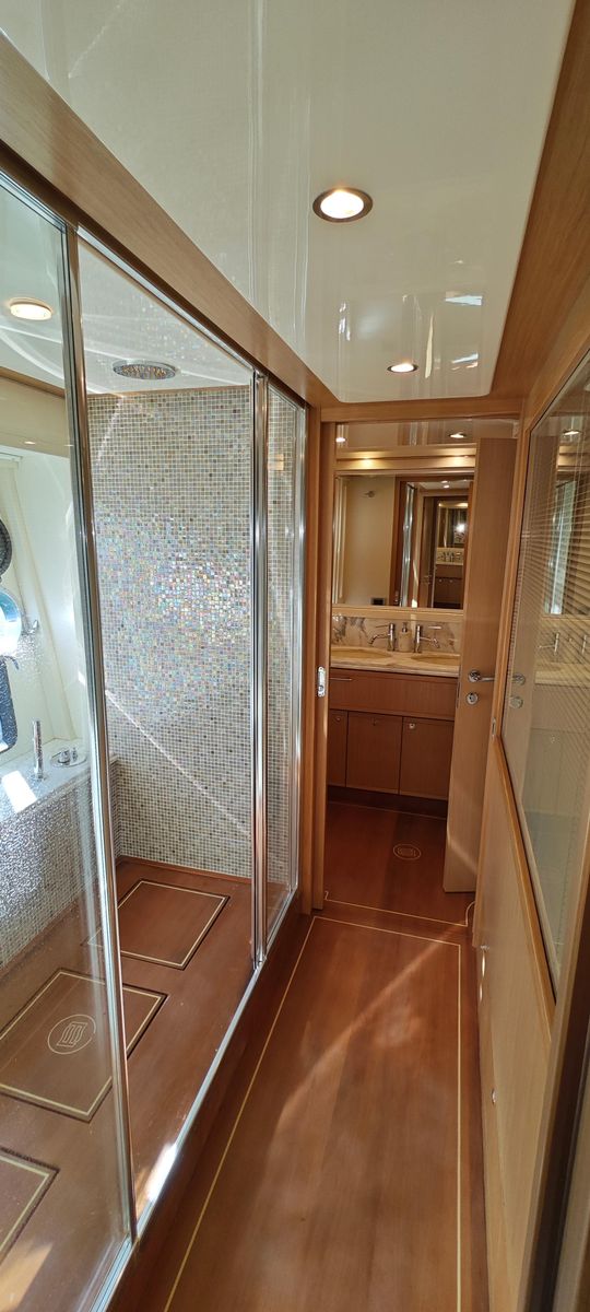 2009 Ferretti Yachts 83 