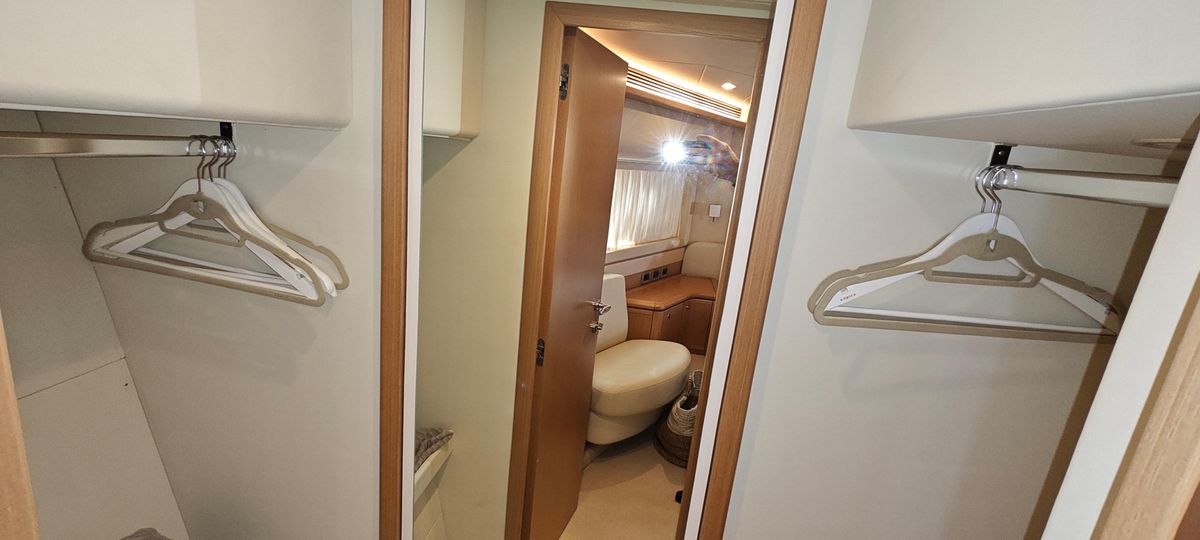 2009 Ferretti Yachts 83 
