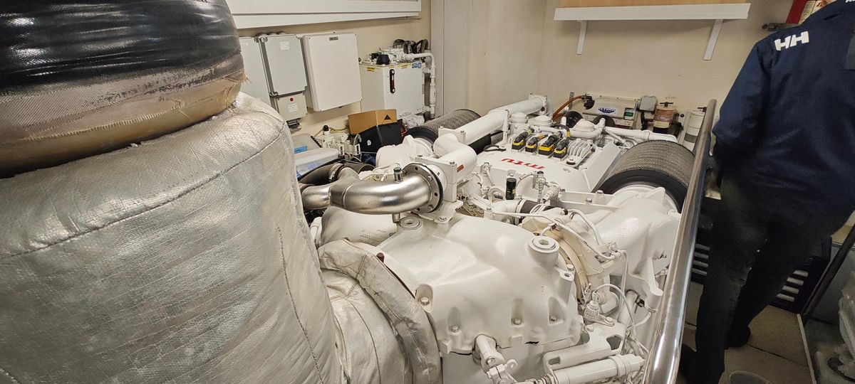 2009 Ferretti Yachts 83 