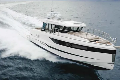 2025 Wellcraft 44 Explorer