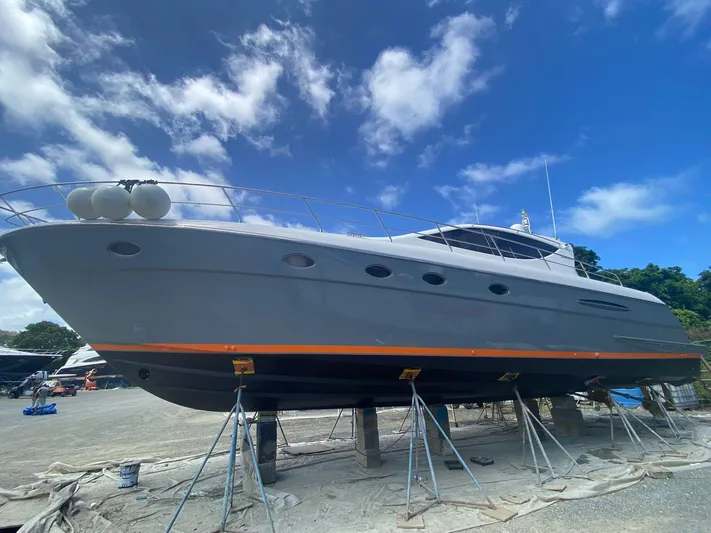 Side Effeot Yacht Photos Pics 