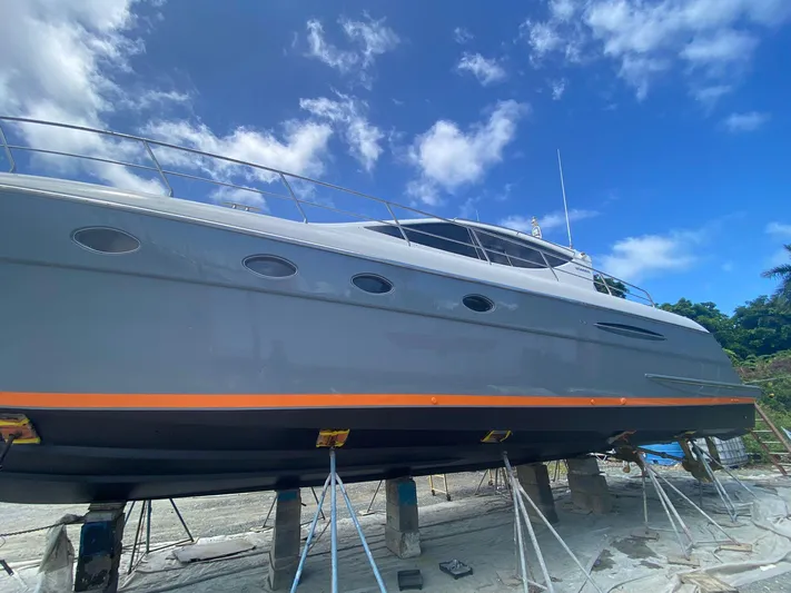 Side Effeot Yacht Photos Pics 