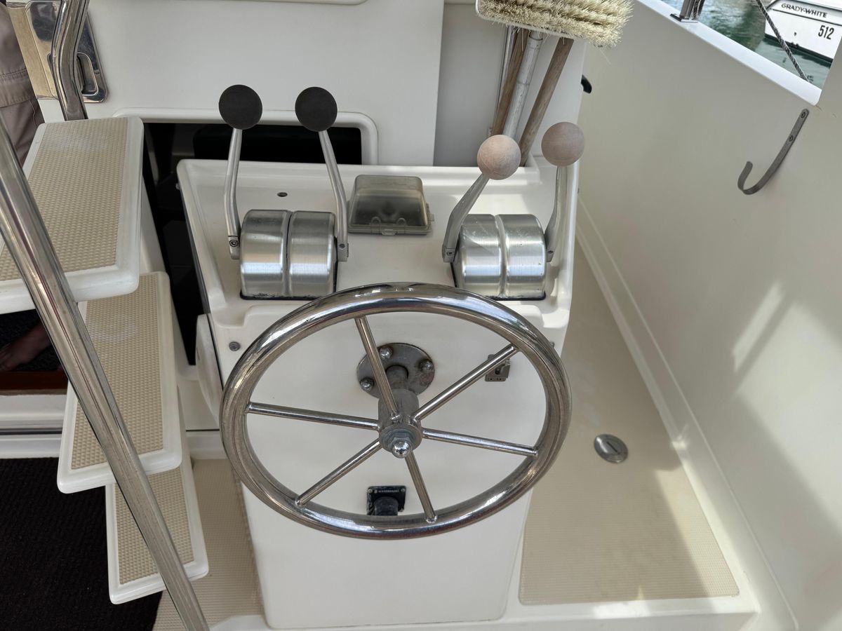 2001 Offshore Yachts 54 