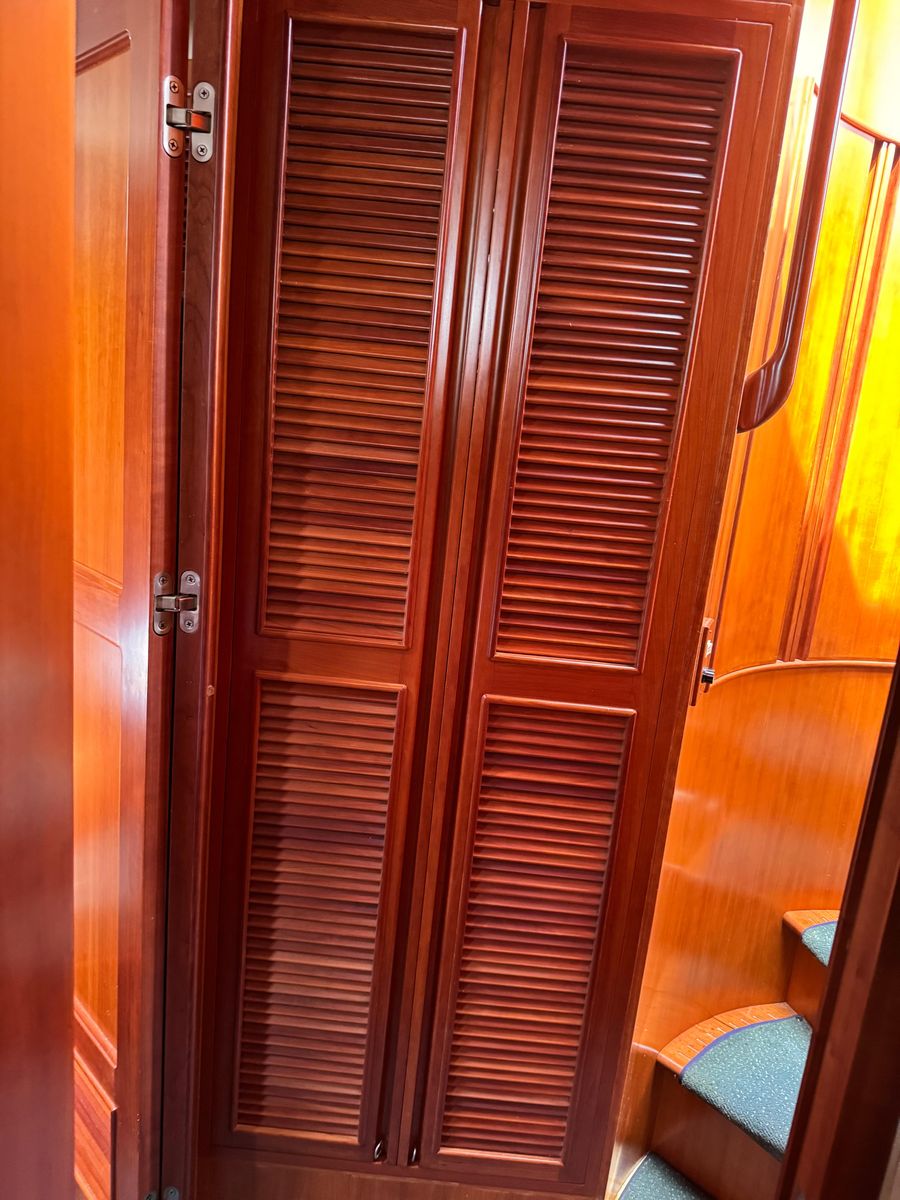 2001 Offshore Yachts 54 