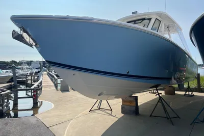 Pursuit S 328 Sport